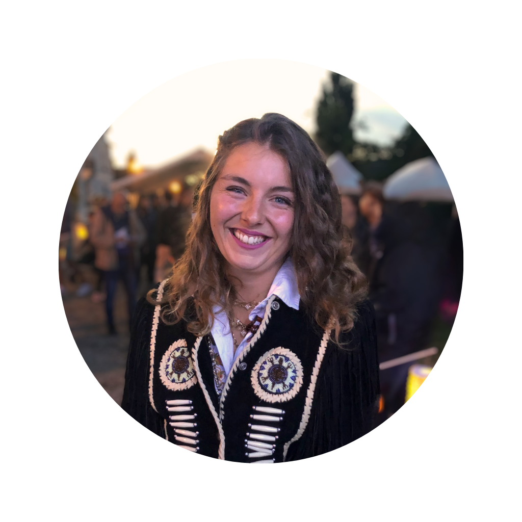 Laura est membre de l'équipe ASKARA depuis 2016. Passionnée et jamais a cours d'idée, elle s'occupe de toute la partie création, visuel, gestion des réseaux sociaux et site internet. Vous la retrouvez sur tous les stands ASKARA.