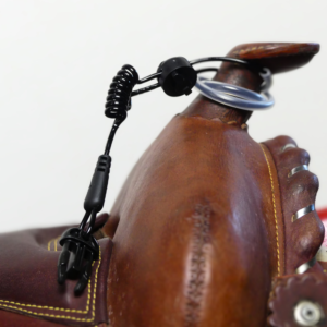 Découvrez ce cordon pour airbag Hit Air spécialement conçu pour l'utilisation sur une selle western ou à corne. Disponible chez ASKARA, le spécialiste de la sécurité du cavalier !