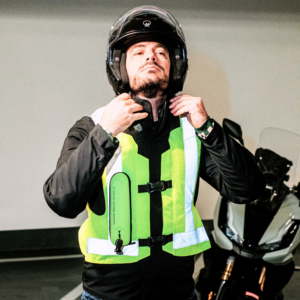 Avec l'airbag pour motard MLV-P de Hit Air, alliez sécurité et visibilité à la fois !